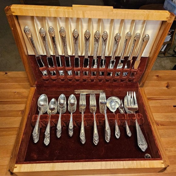 Holmes & Edwards Other - 1937 Holmes & Edwards Inlaid Silver Plate "LOVELY LADY" In an 81 Pcs Svc For 12